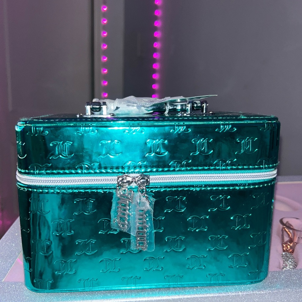 SOLD‼️‼️Juicy Couture Makeup Case